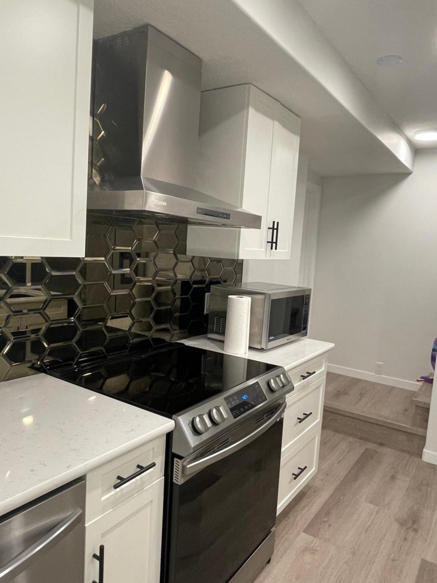 Tastefully Furnished One Bedroom Hébergement de vacances *